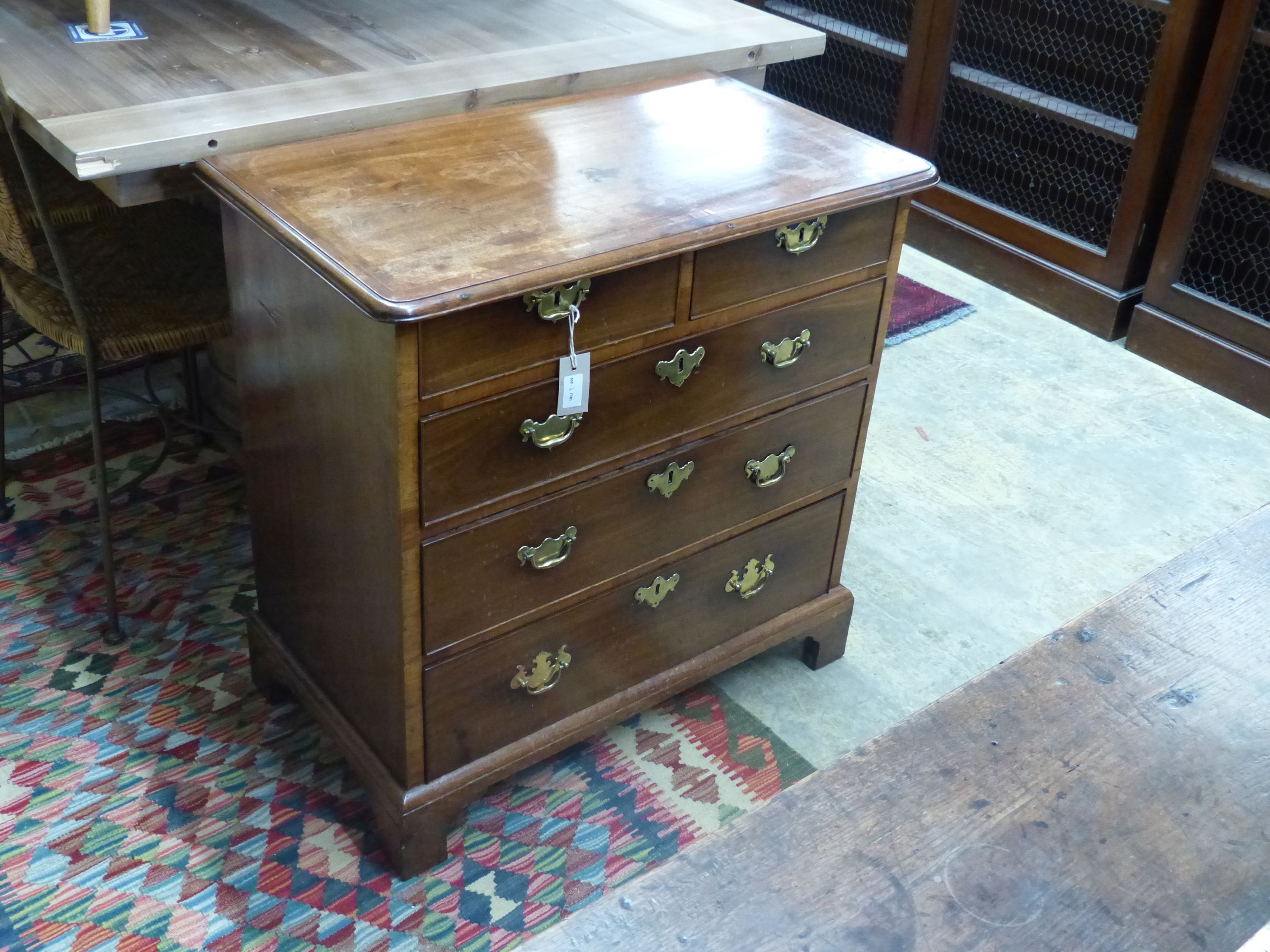 A small George III mahogany chest of drawers, width 75cm, depth 42cm, height 76cm